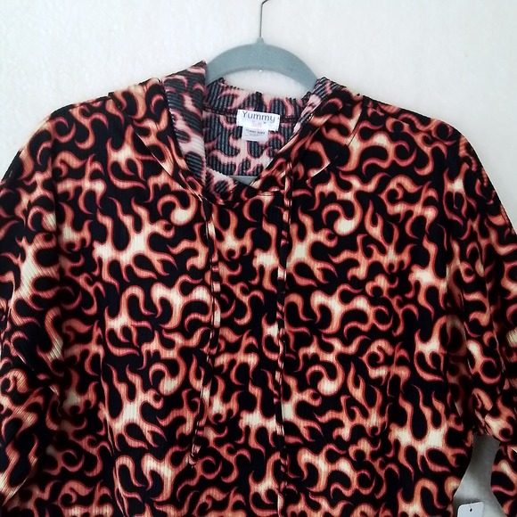 Yummy Soft Plus Size Cropped Hoodie Size 2X in Black Orange Red Flame Design‎ - Picture 3 of 10